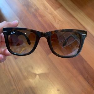 Ray Ban Folding Wayfarer Tortoise Frame